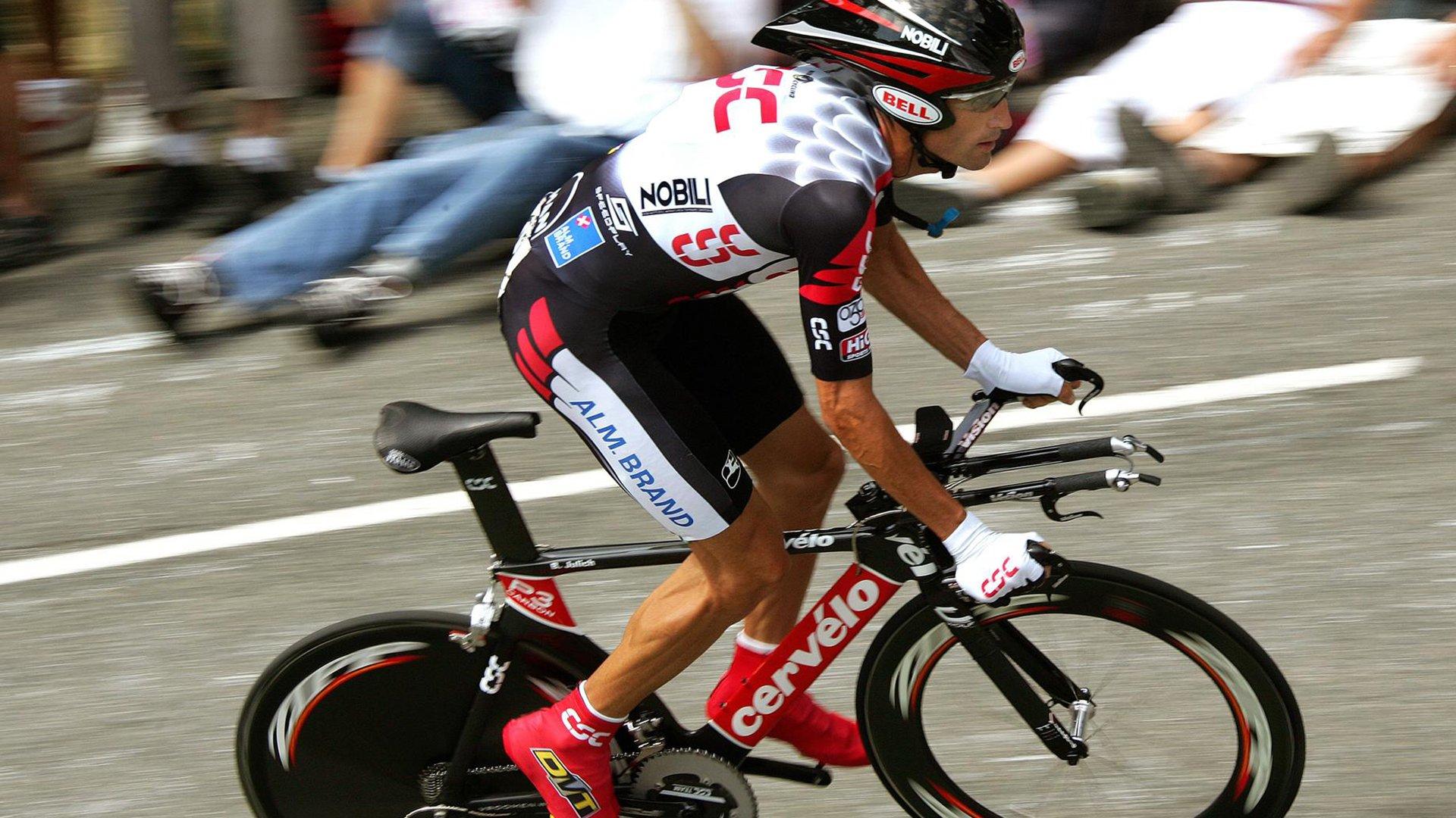 斯洛特赛后聚焦团队表现,萨拉赫是重要一员,但胜利属于场上每一名斗士